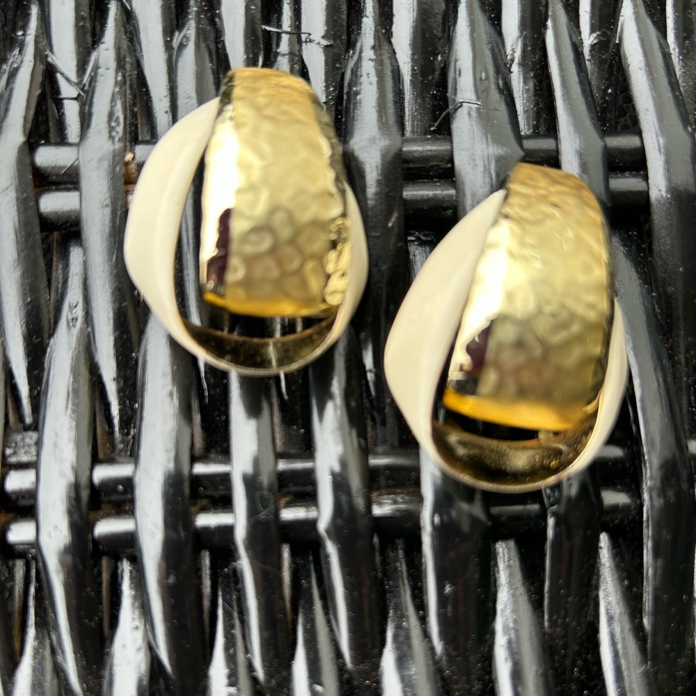Women’s gold clip on earrings - Picture 3 of 9